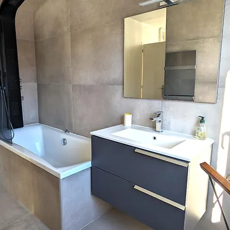 Hotel Maison Agde, 5 Pieces, 8 Personnes - Fr-1-769-9 Agde